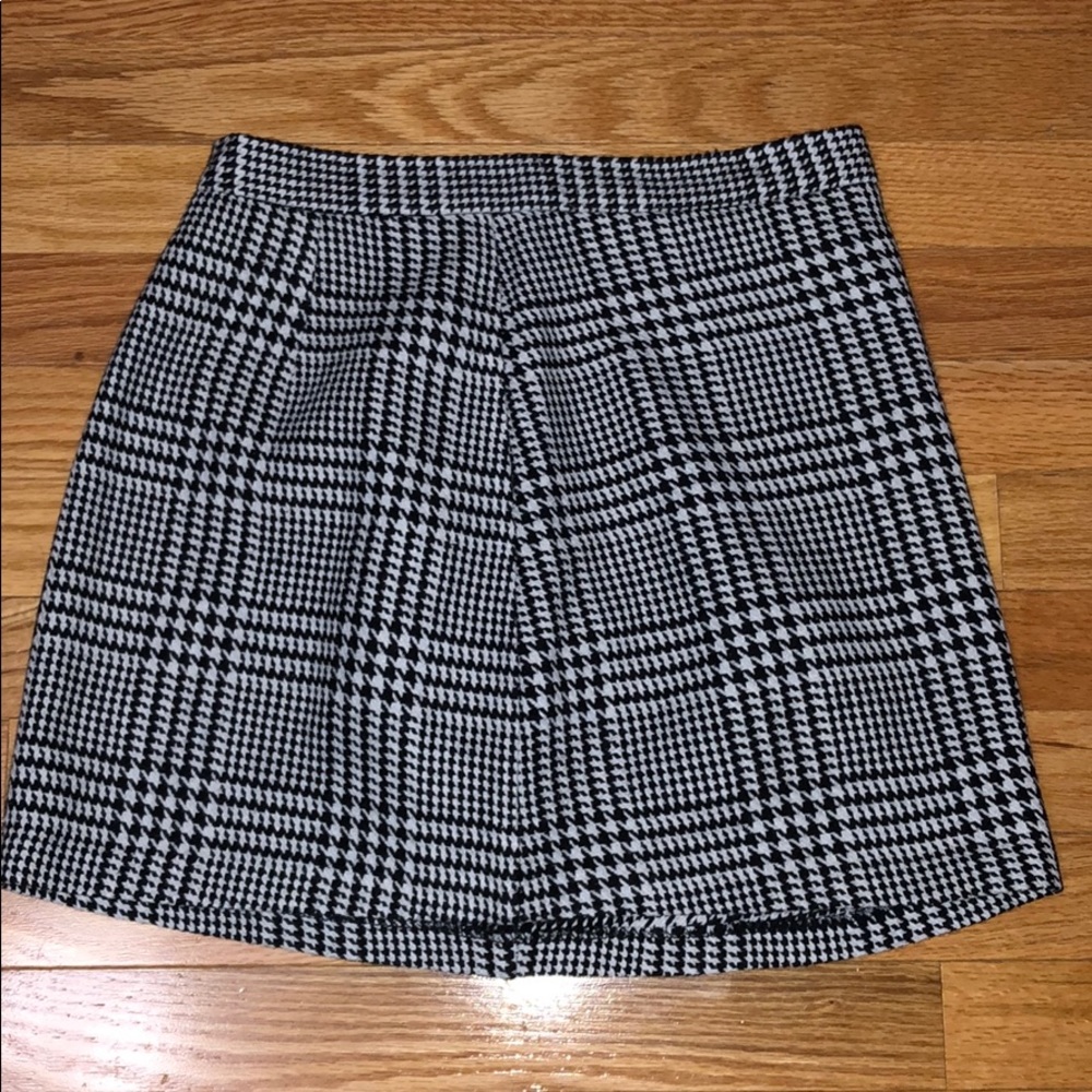 Houndstooth mini skirt